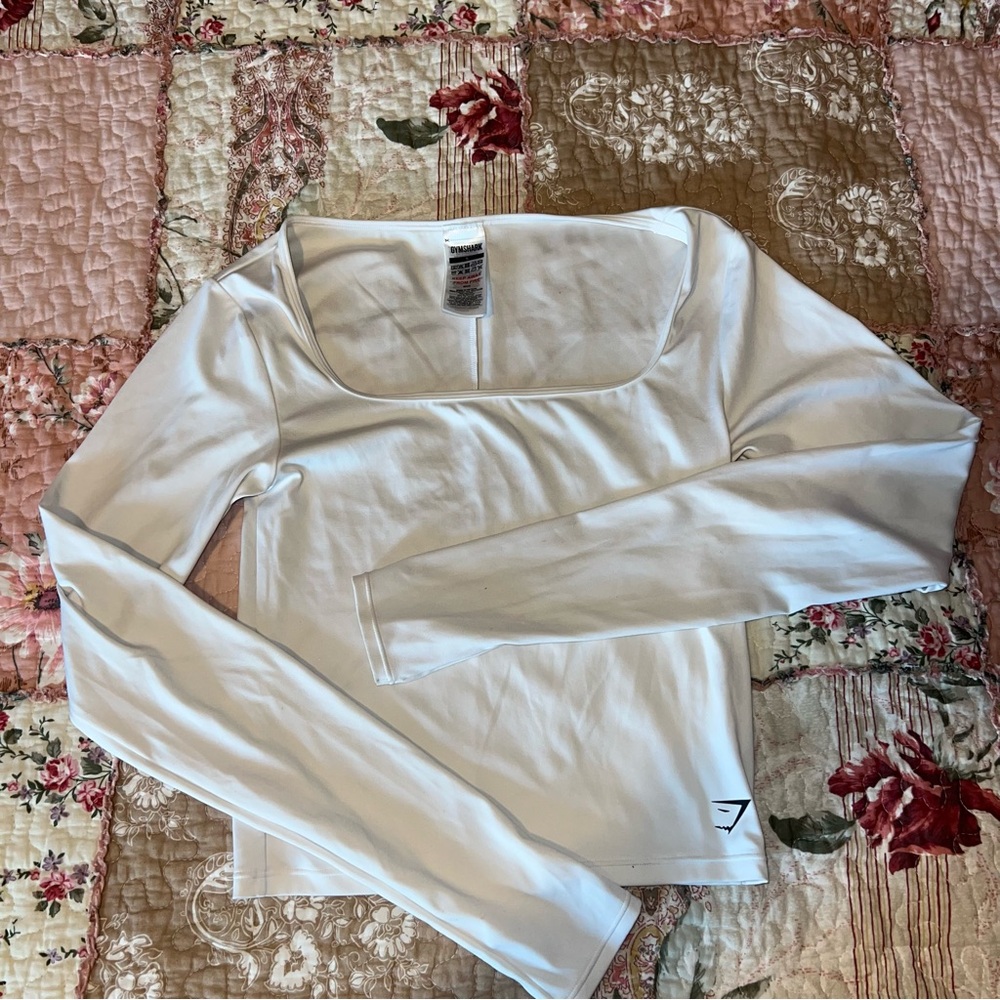 GYMSHARK LONGSLEEVE TOP